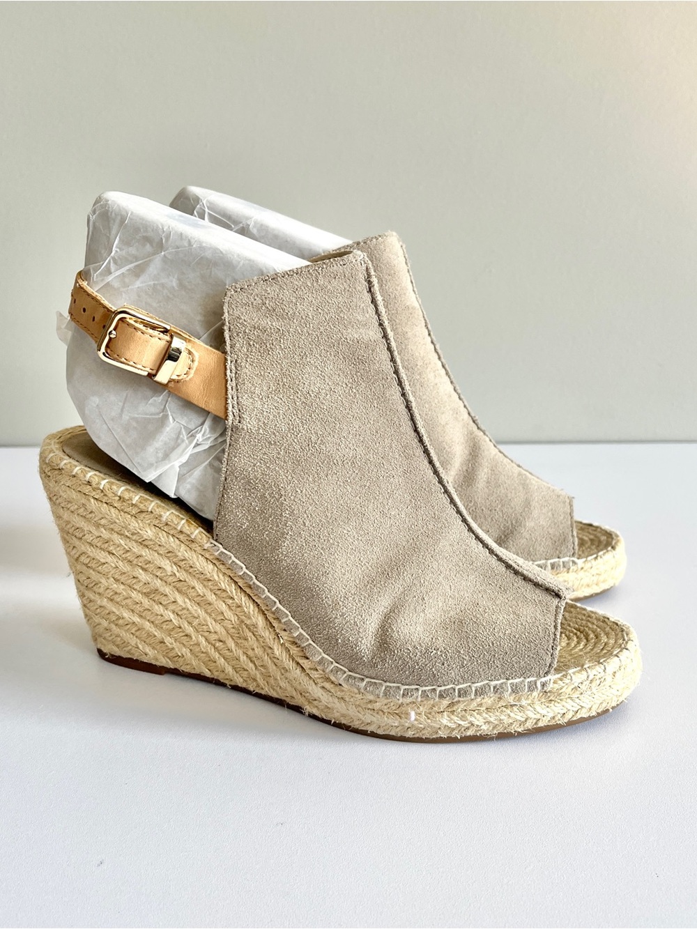 Seychelles Charismatic Wedge 8.5 shoe taupe suede ankle buckle sling back jute